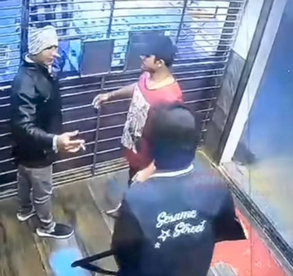 ಹೊಸಕೋಟೆ ಬಾರ್‌ನಲ್ಲಿ ಭಯಾನಕ ದೃಶ್ಯ: ‘ಫ್ರೀ ಮದ್ಯ ಕೊಡಿ’ ಎಂದು ಬಂದೂಕು ತೋರಿಸಿ ಹೈಡ್ರಾಮಾ!